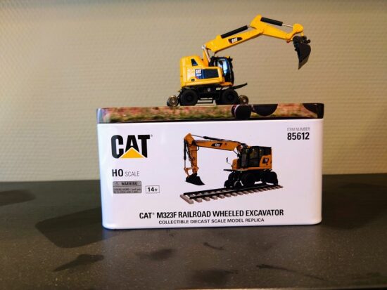 CAT M323F RAILROAD WHEEL EXCAVATOR 1:87